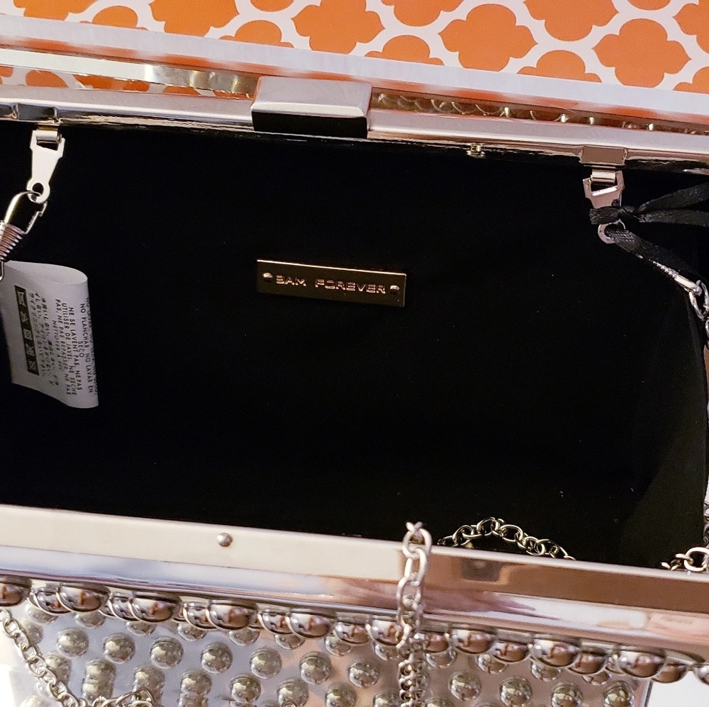 Silver Clutch Bag Elegant Metal Masterpiece - Picture 3 of 5